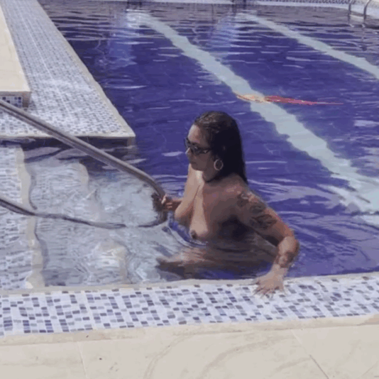 Leaving naked from the pool!